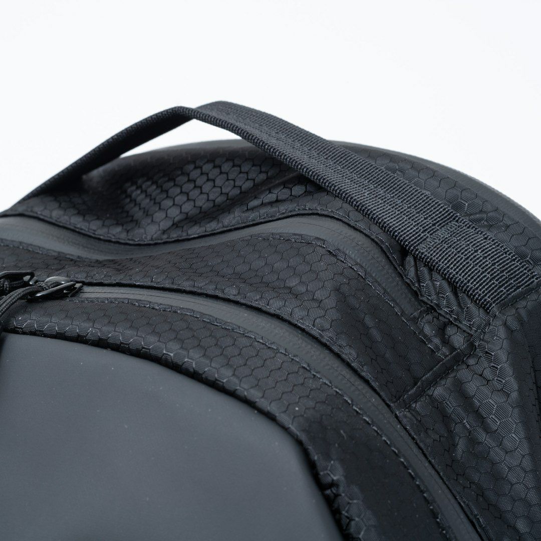 BEAMS DESIGN Watertight バックパック(L)【BMMH5GR2】 ブラック