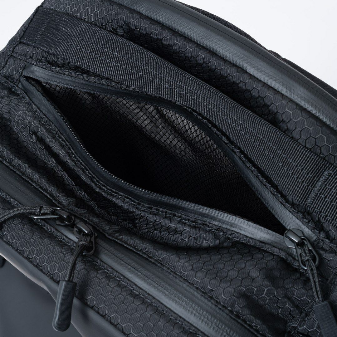 BEAMS DESIGN Watertight バックパック(L)【BMMH5GR2】 ブラック