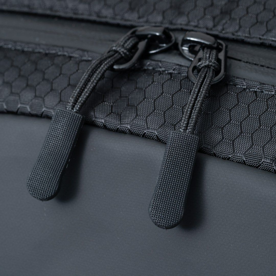 BEAMS DESIGN Watertight バックパック(L)【BMMH5GR2】 ブラック