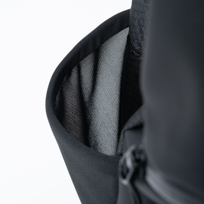 BEAMS DESIGN Watertight バックパック(L)【BMMH5GR2】 ブラック