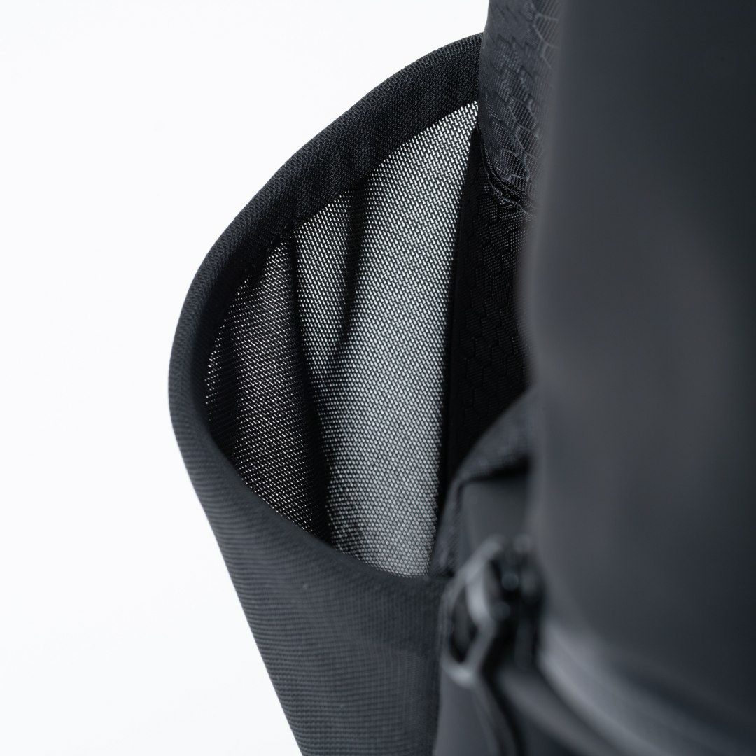 BEAMS DESIGN Watertight バックパック(L)【BMMH5GR2】 ブラック