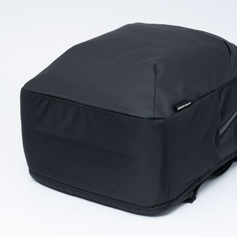 BEAMS DESIGN Watertight バックパック(L)【BMMH5GR2】 ブラック