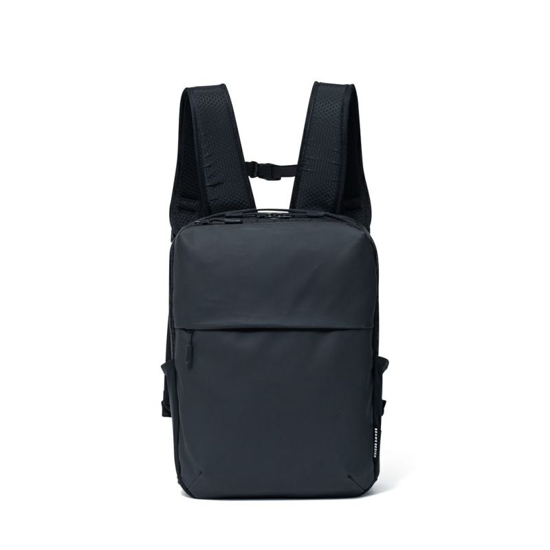 BEAMS DESIGN Watertight バックパック(S)【BMMH5GR3】 ブラック