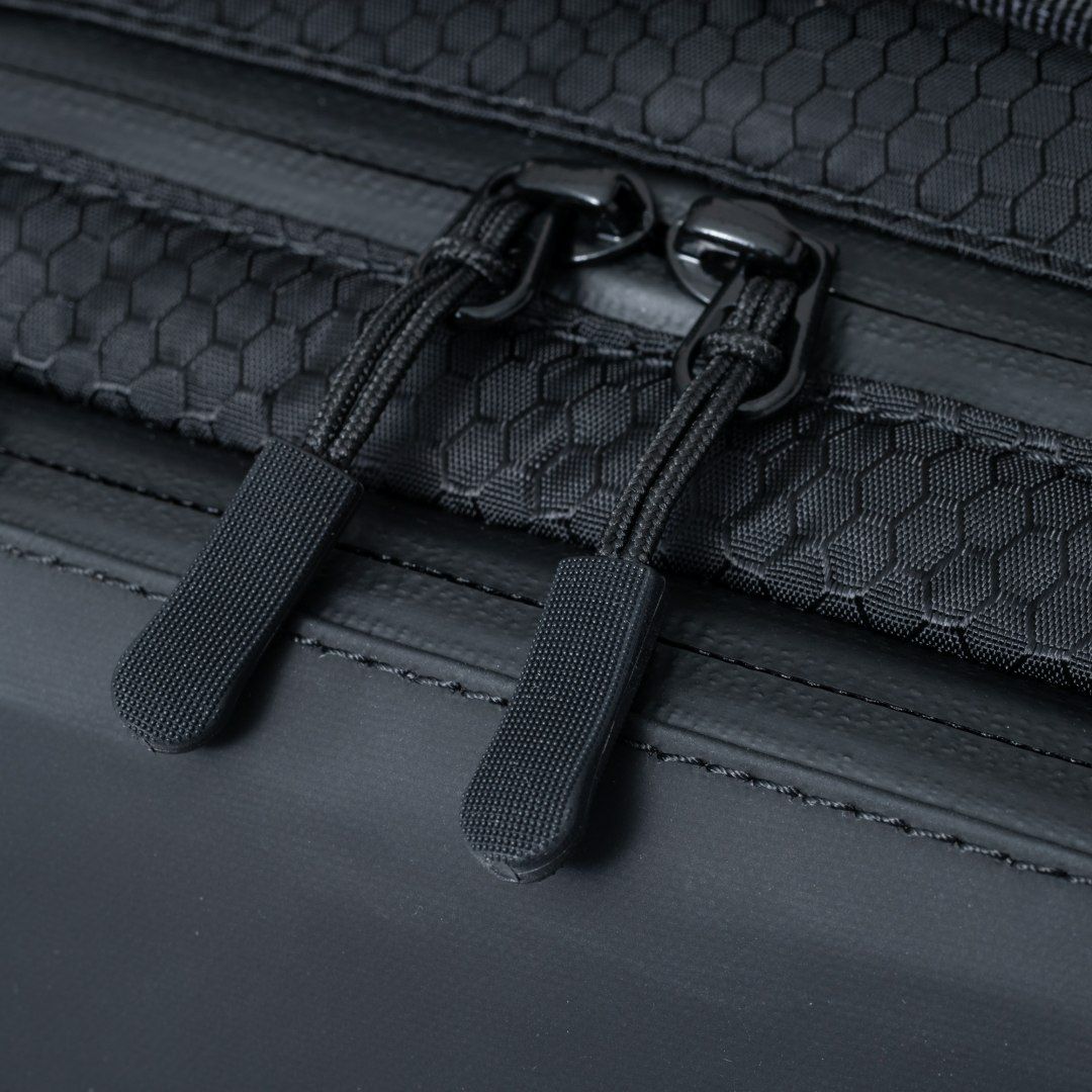 BEAMS DESIGN Watertight バックパック(S)【BMMH5GR3】 ブラック