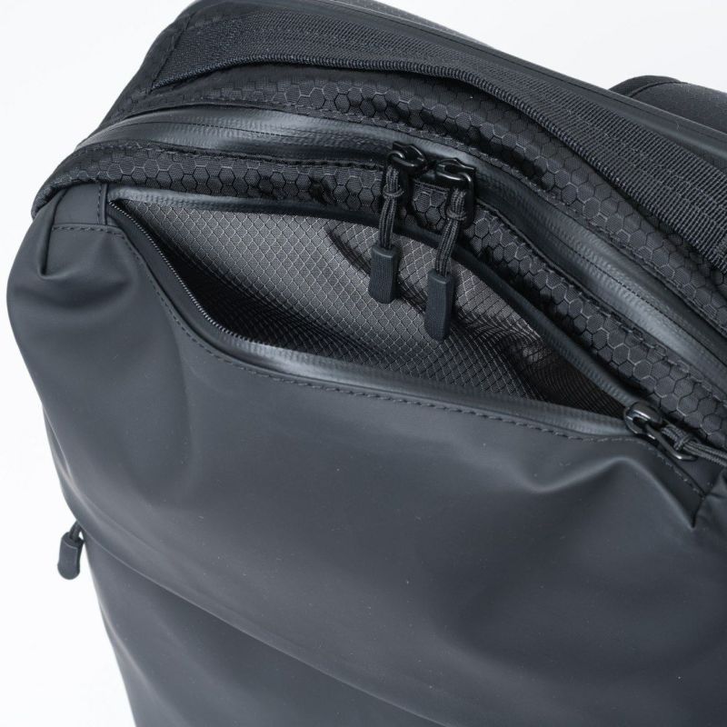 BEAMS DESIGN Watertight バックパック(S)【BMMH5GR3】 ブラック