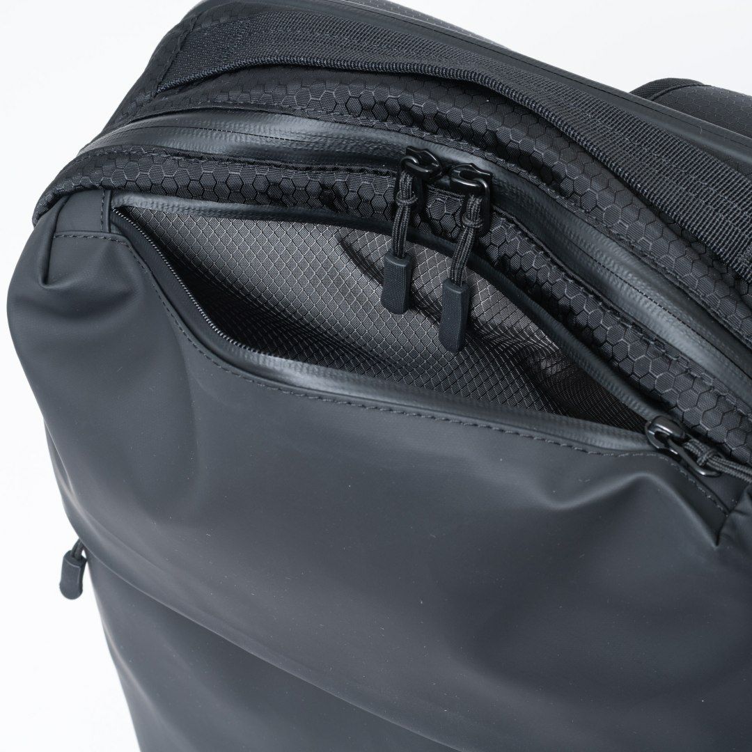 BEAMS DESIGN Watertight バックパック(S)【BMMH5GR3】 ブラック