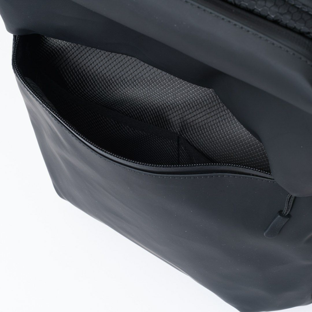 BEAMS DESIGN Watertight バックパック(S)【BMMH5GR3】 ブラック
