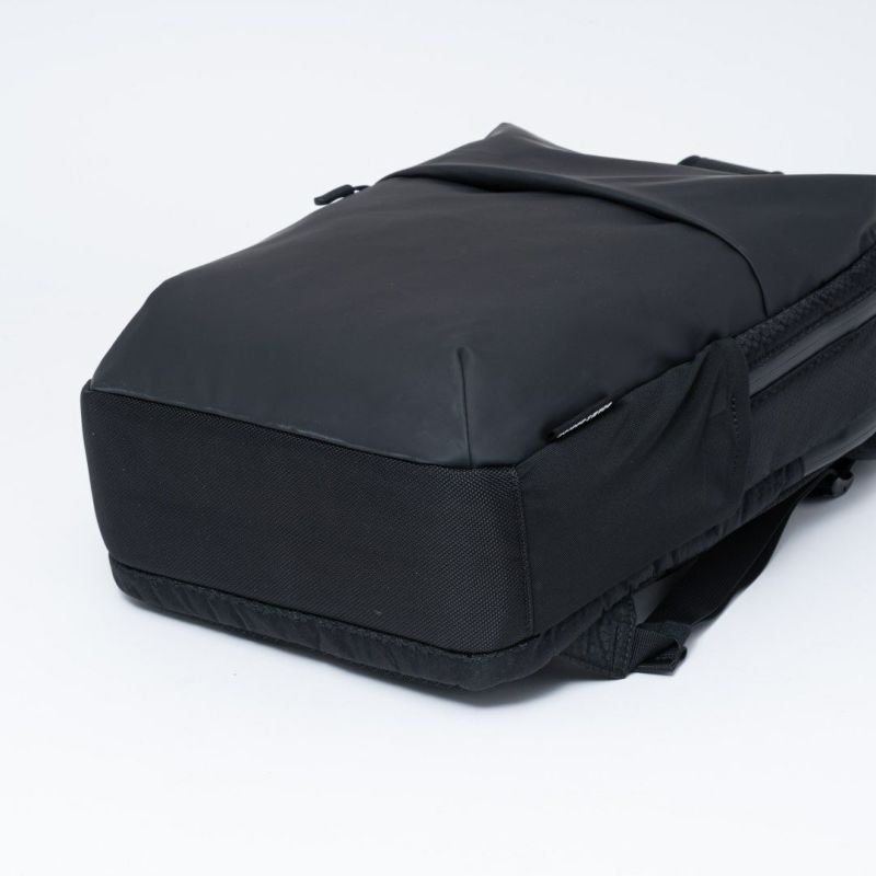 BEAMS DESIGN Watertight バックパック(S)【BMMH5GR3】 ブラック