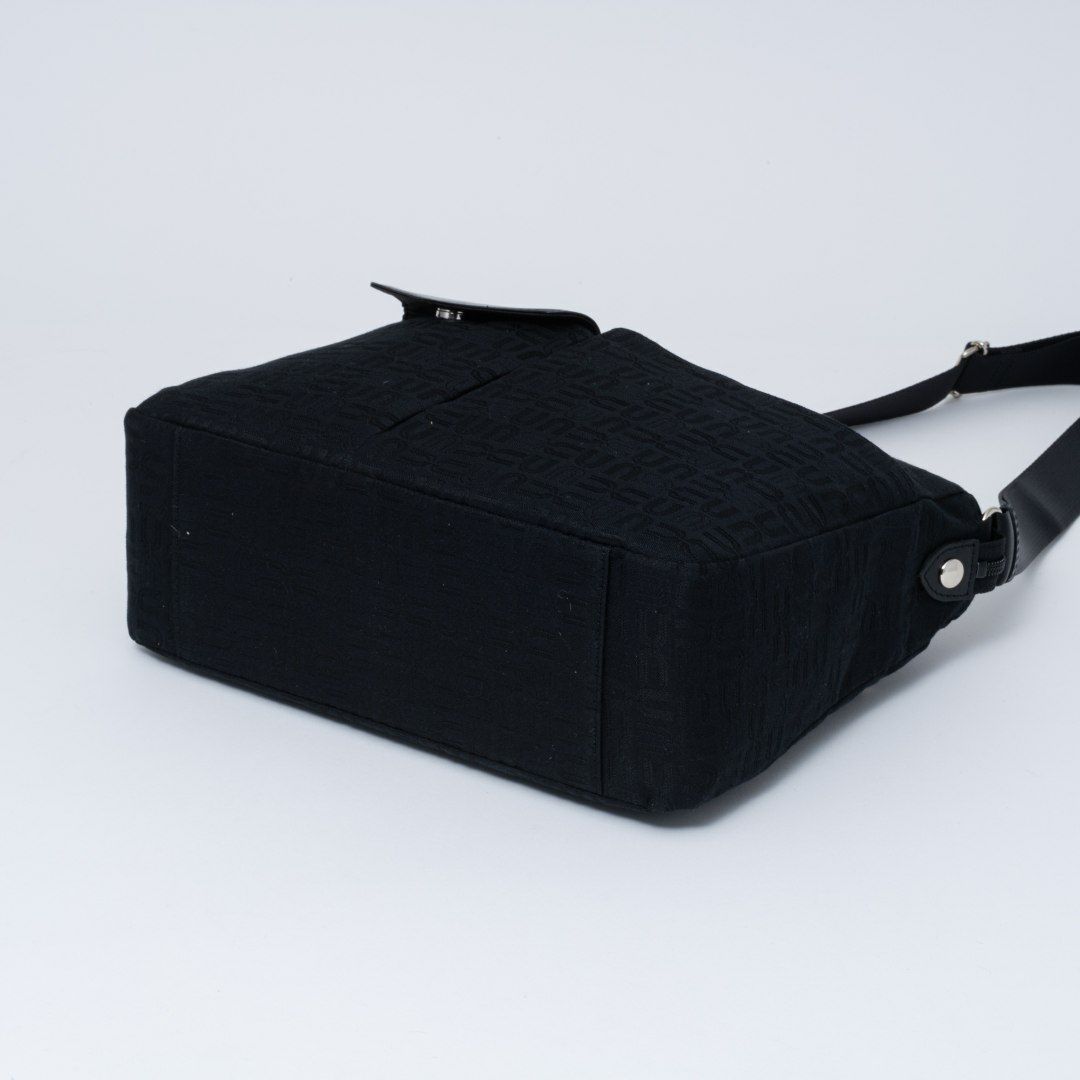 U by ungaroルイ ショルダー(L) ブラック