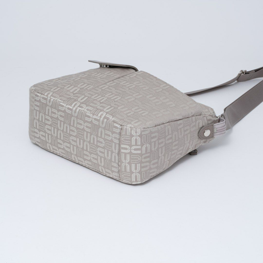 U by ungaroルイ ショルダー(M)ト ベージュ