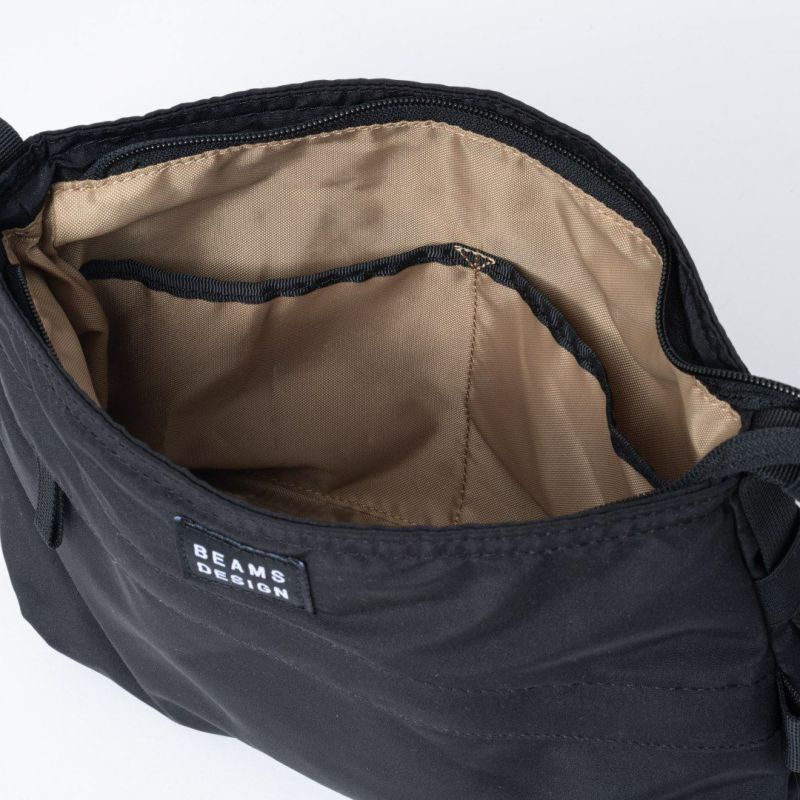 BEAMS DESIGN Diagonal サコッシュ【BMMH5ES1】 ブラック