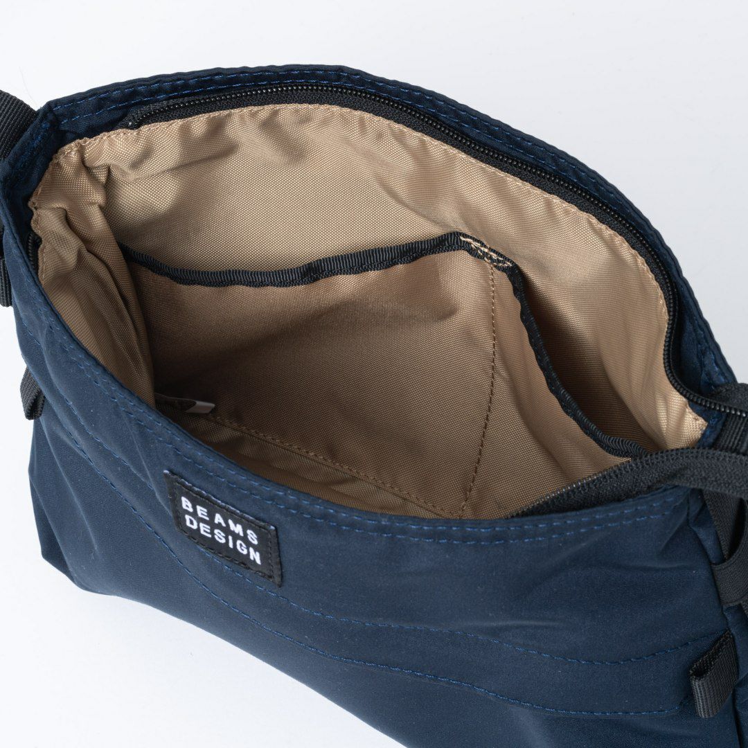 BEAMS DESIGN Diagonal サコッシュ【BMMH5ES1】 ネイビー