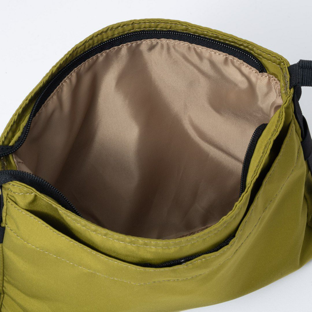 BEAMS DESIGN Diagonal サコッシュ【BMMH5ES1】 オリーブ