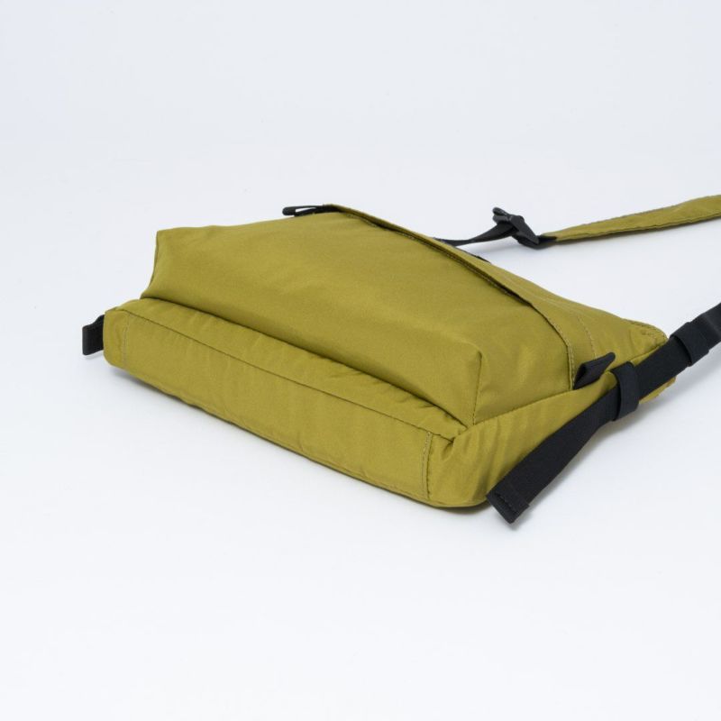 BEAMS DESIGN Diagonal サコッシュ【BMMH5ES1】 オリーブ