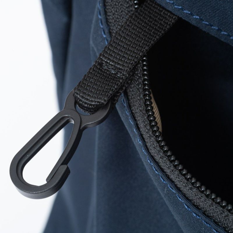 BEAMS DESIGN Diagonal ボディバッグ【BMMH5ES2】 ネイビー