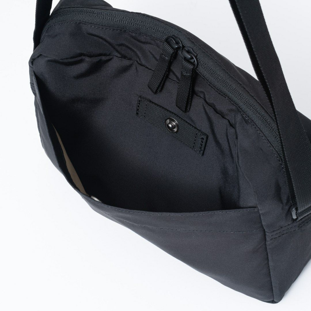 BEAMS DESIGN Diagonal ショルダー【BMMH5ES3】 ブラック