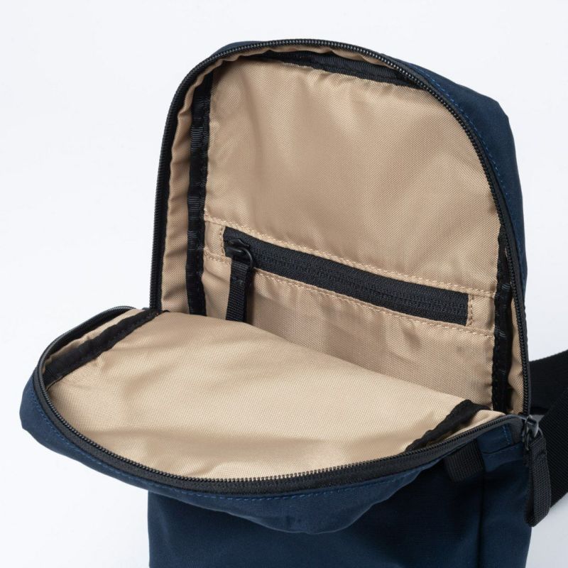 BEAMS DESIGN Diagonal 縦型ボディバッグ【BMMH5ES4】 ブラック