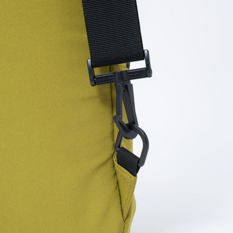 BEAMS DESIGN Diagonal 縦型ボディバッグ【BMMH5ES4】 オリーブ