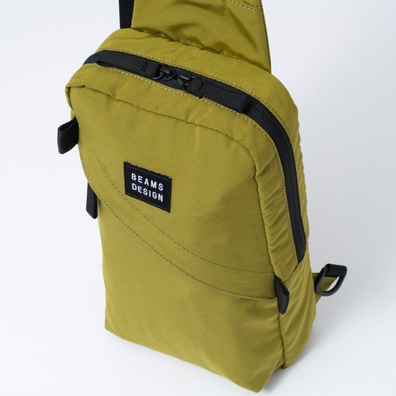 BEAMS DESIGN Diagonal 縦型ボディバッグ【BMMH5ES4】 オリーブ
