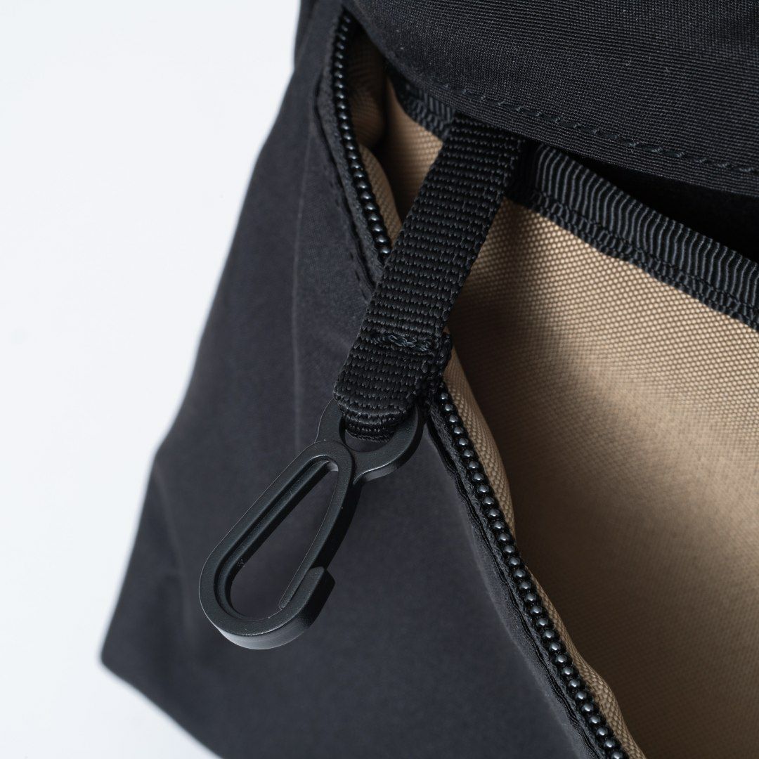 BEAMS DESIGN Diagonal ショルダー(M)【BMMH5ES5】 ブラック