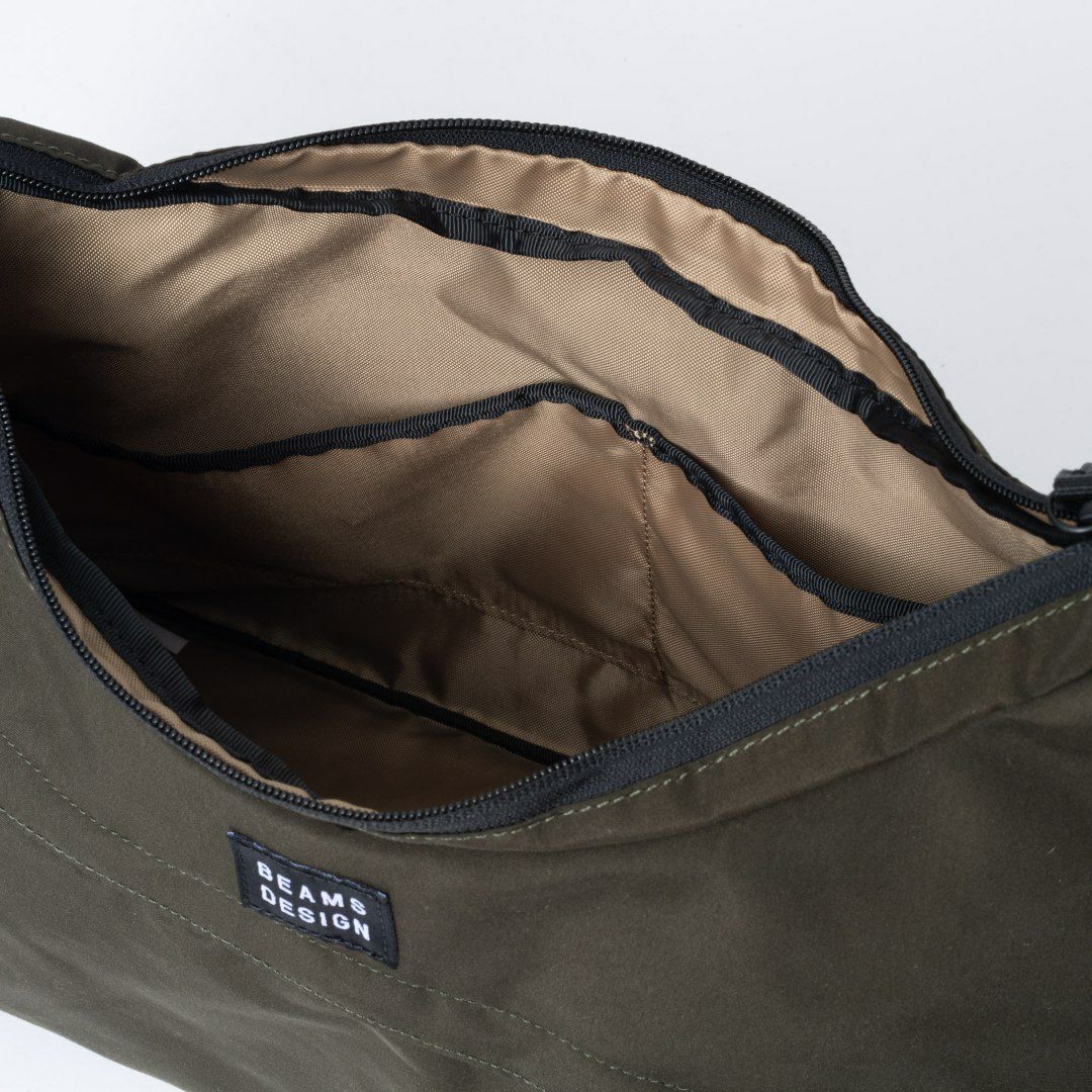 BEAMS DESIGN Diagonal ショルダー(L)【BMMH5ES6】 カーキ