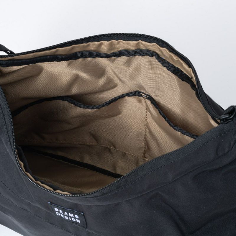 BEAMS DESIGN Diagonal ショルダー(L)【BMMH5ES6】 ブラック