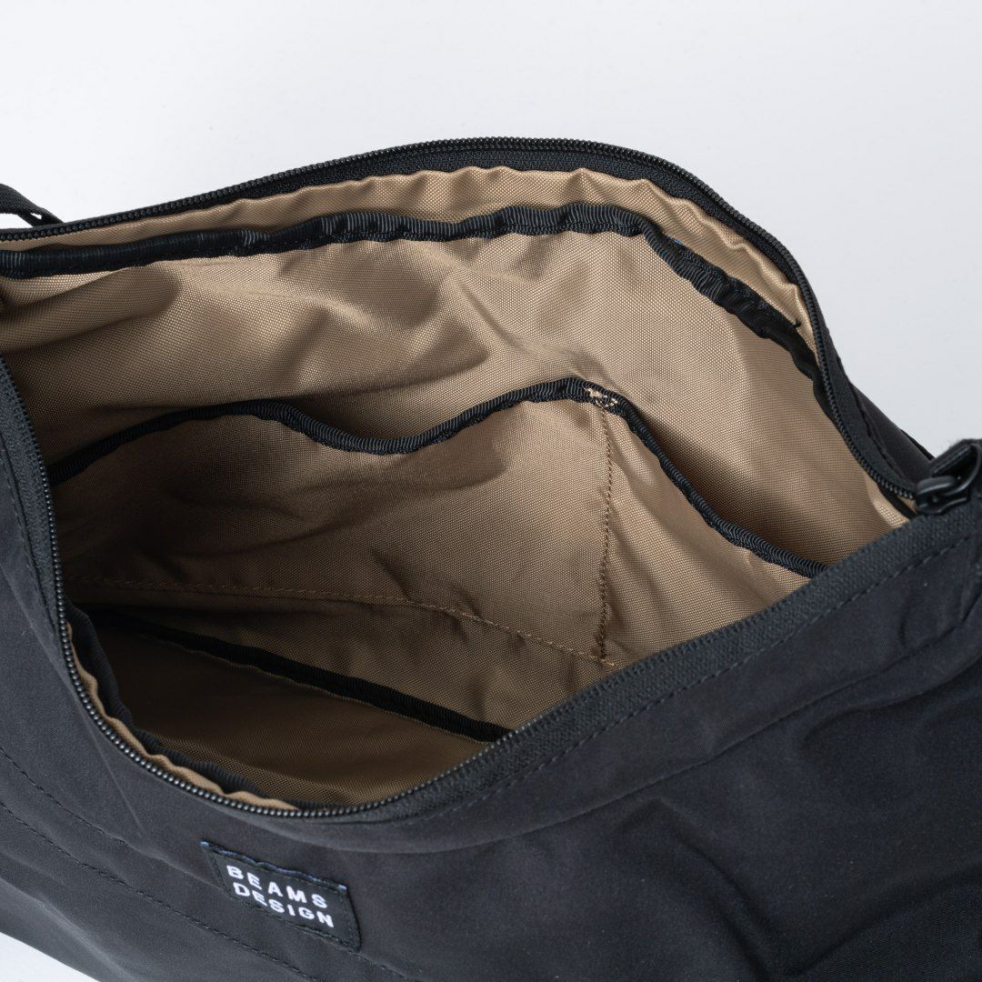 BEAMS DESIGN Diagonal ショルダー(L)【BMMH5ES6】 ブラック