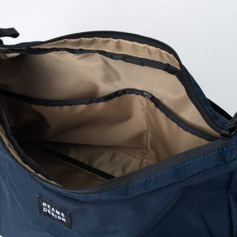 BEAMS DESIGN Diagonal ショルダー(L)【BMMH5ES6】 ネイビー