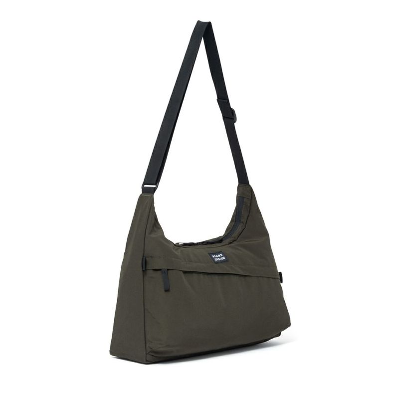 BEAMS DESIGN Diagonal ショルダー(L)【BMMH5ES6】 カーキ