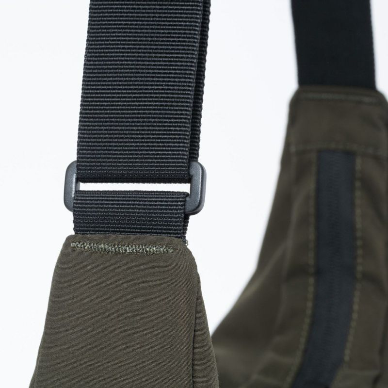 BEAMS DESIGN Diagonal ショルダー(L)【BMMH5ES6】 カーキ