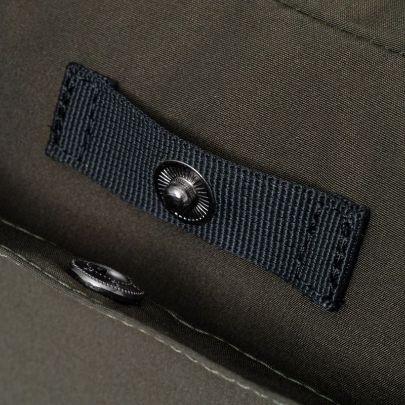 BEAMS DESIGN Diagonal ショルダー(L)【BMMH5ES6】 カーキ