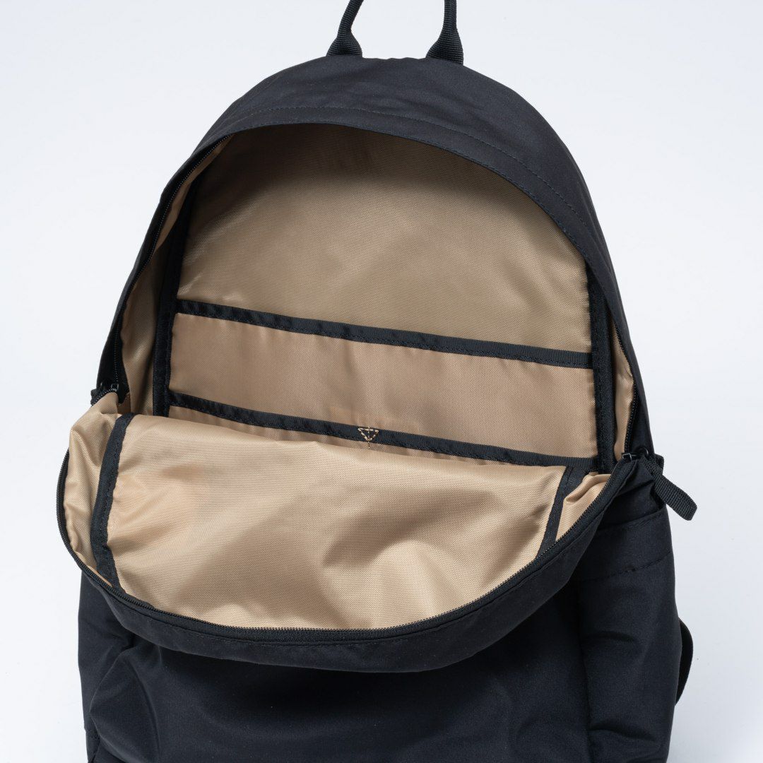 BEAMS DESIGN Diagonal バックパック【BMMH5ER1】 ブラック