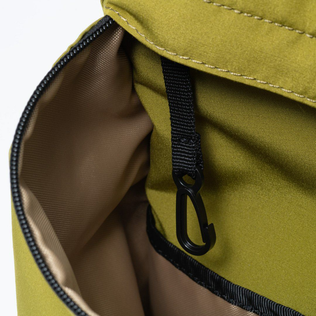 BEAMS DESIGN Diagonal バックパック【BMMH5ER1】 オリーブ
