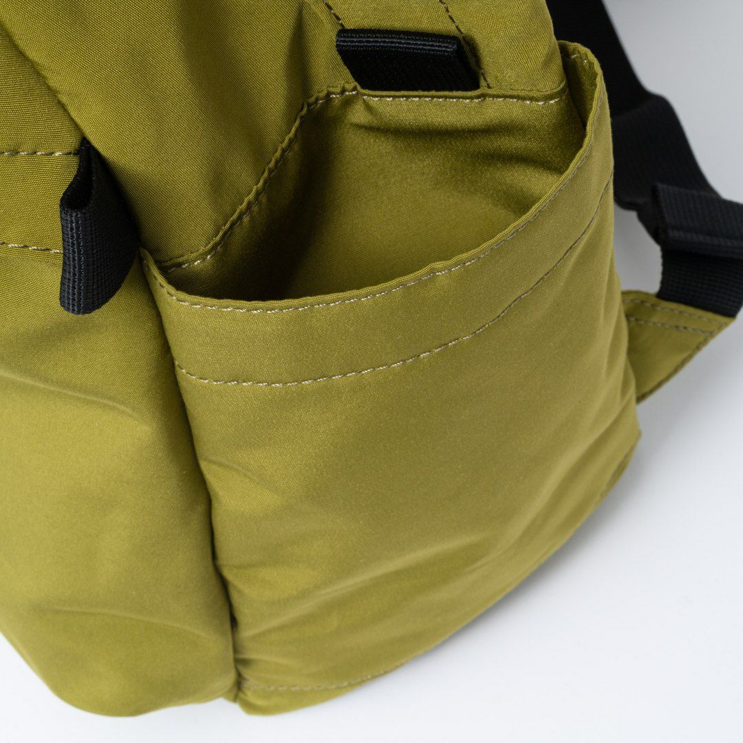 BEAMS DESIGN Diagonal バックパック【BMMH5ER1】 オリーブ