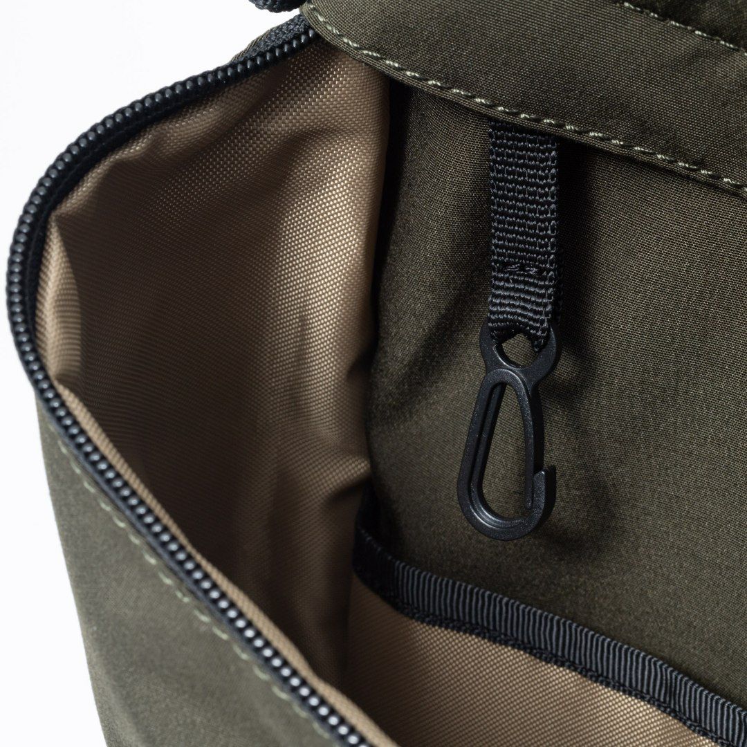 BEAMS DESIGN Diagonal 2WAYバックパック【BMMH5ER2】 カーキ