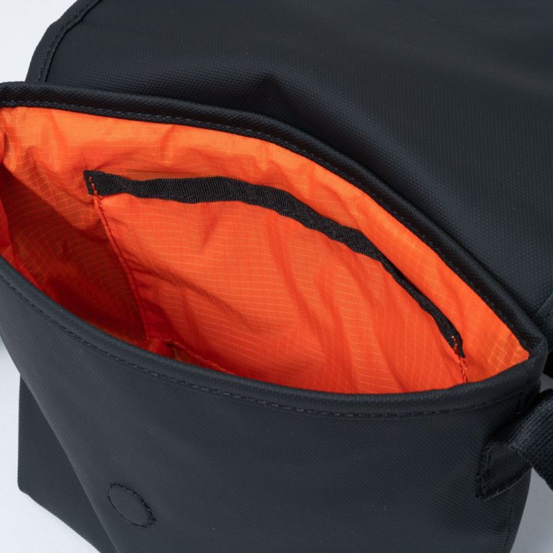 BEAMS DESIGN ELASTIC MESH ショルダーバッグ【BMMH0BSB】 ブラック