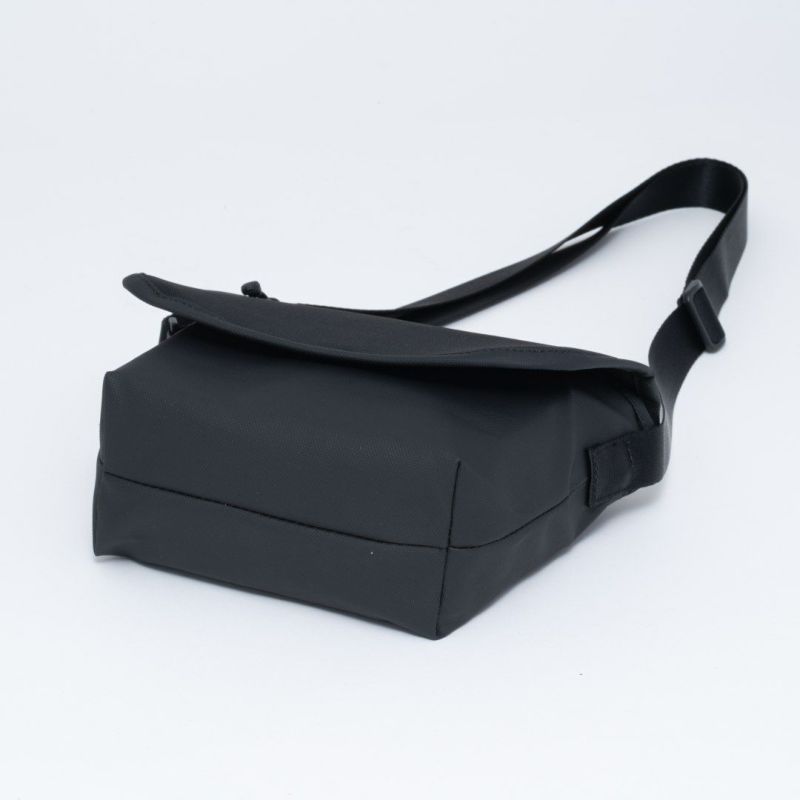 BEAMS DESIGN ELASTIC MESH ショルダーバッグ【BMMH0BSB】 ブラック