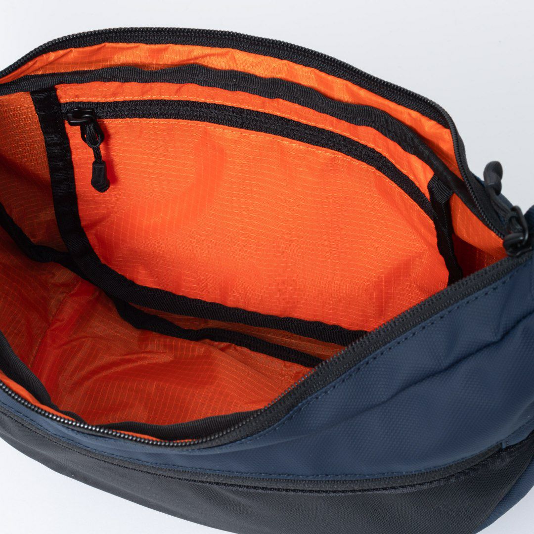 BEAMS DESIGN ELASTIC MESH ショルダーバッグ【BMMH0BSC】 ネイビー