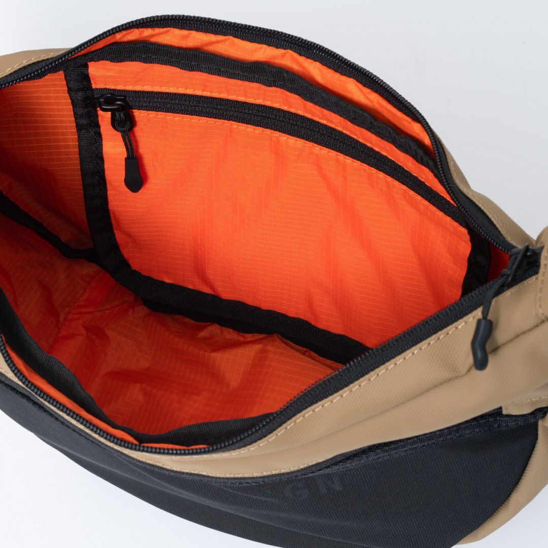 BEAMS DESIGN ELASTIC MESH ショルダーバッグ【BMMH0BSC】 サンドベージュ