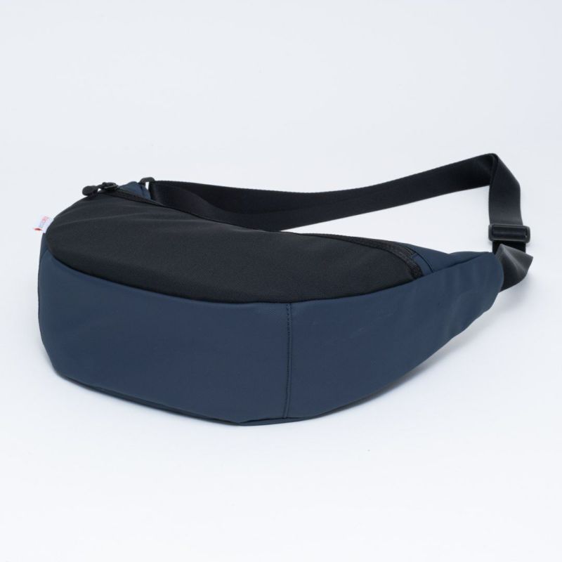 BEAMS DESIGN ELASTIC MESH ショルダーバッグ【BMMH0BSC】 ネイビー