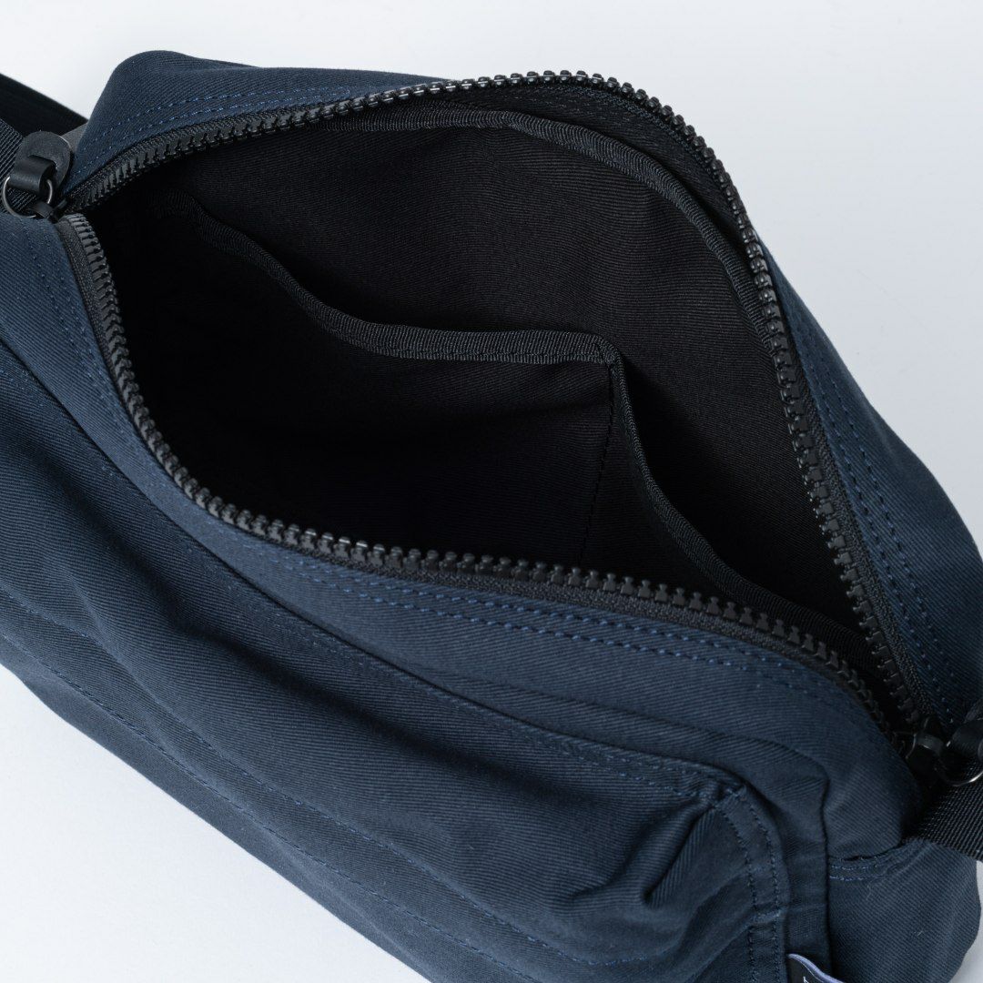 MARGARET HOWELL idea Weather proof ショルダー(S) ネイビー