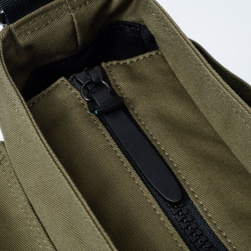 MARGARET HOWELL idea Weather proof ショルダー(L) カーキ