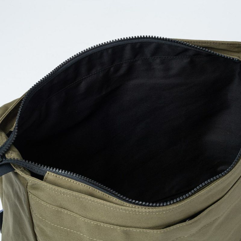 MARGARET HOWELL idea Weather proof ショルダー(L) カーキ