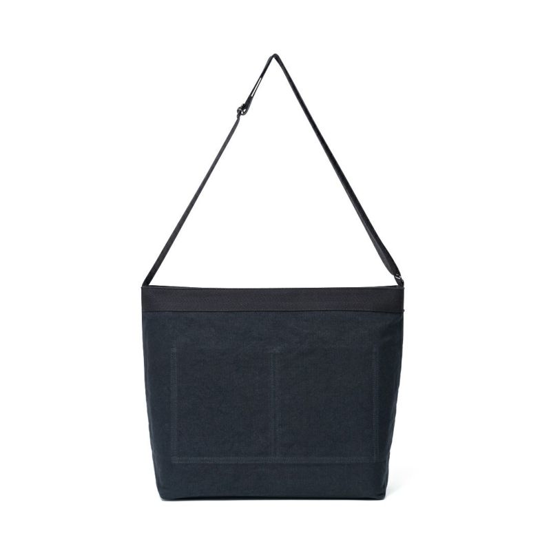 MARGARET HOWELL idea Big logo ショルダー(M) ブラック