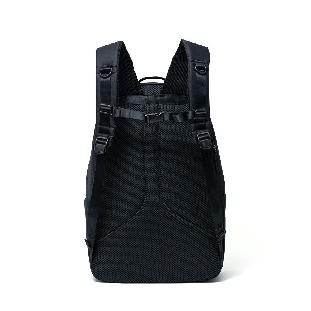 BEAMS DESIGN Impact バッグパック ブラック