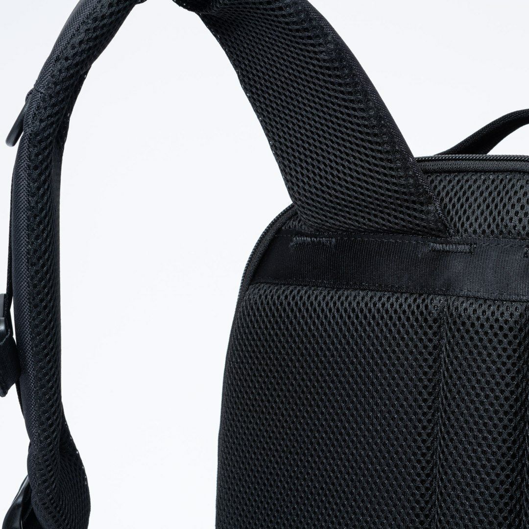 BEAMS DESIGN Impact バッグパック ブラック